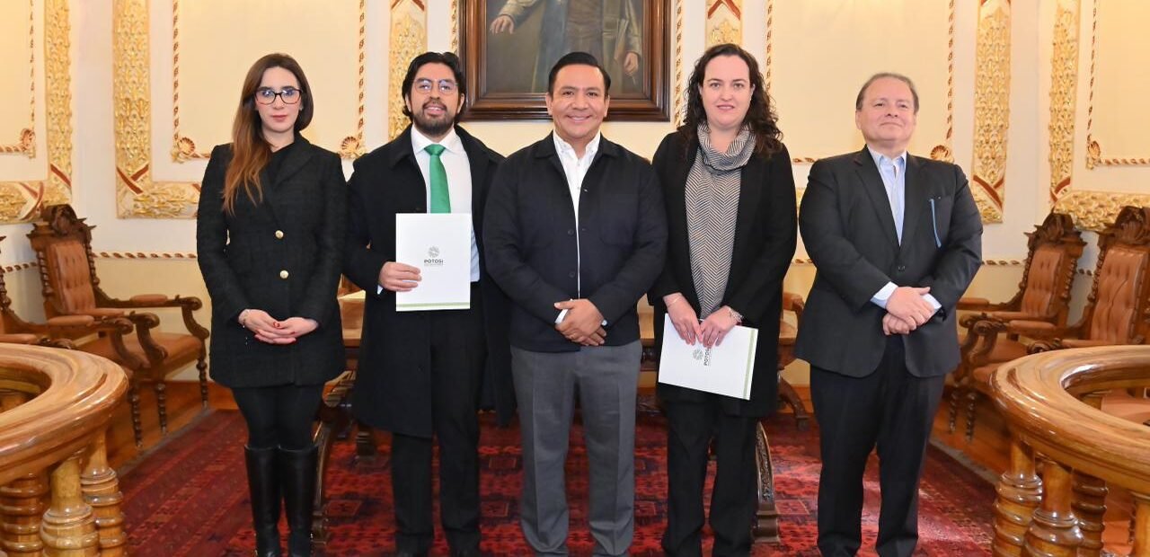 RINDEN PROTESTA TITULARES DE LAS NOTARÍAS 28 Y 37