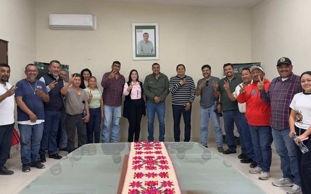 PRESENTAN ESQUEMAS DE CRÉDITO PARA MODERNIZAR SERVICIO DE TAXI EN AQUISMÓN