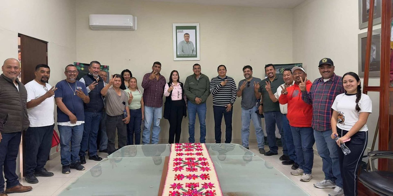 PRESENTAN ESQUEMAS DE CRÉDITO PARA MODERNIZAR SERVICIO DE TAXI EN AQUISMÓN