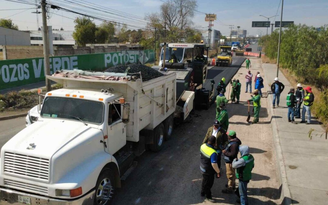 AVANZAN OBRAS EN LATERALES DE LA CARRETERA 57 A LA ALTURA DEL EJE 108