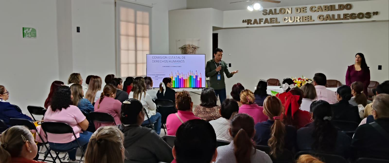 IMPULSAN UNA ATENCIÓN MÁS HUMANA Y SENSIBLE EN EL DIF DE CIUDAD VALLES A TRAVÉS DE CAPACITACIÓN EN DERECHOS HUMANOS