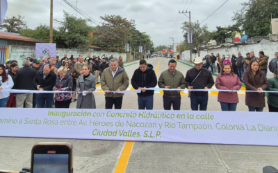 DESPUÉS DE DÉCADAS DE ESPERA, VECINOS DE CIUDAD VALLES ESTRENAN PAVIMENTACIÓN EN CAMINO A SANTA ROSA