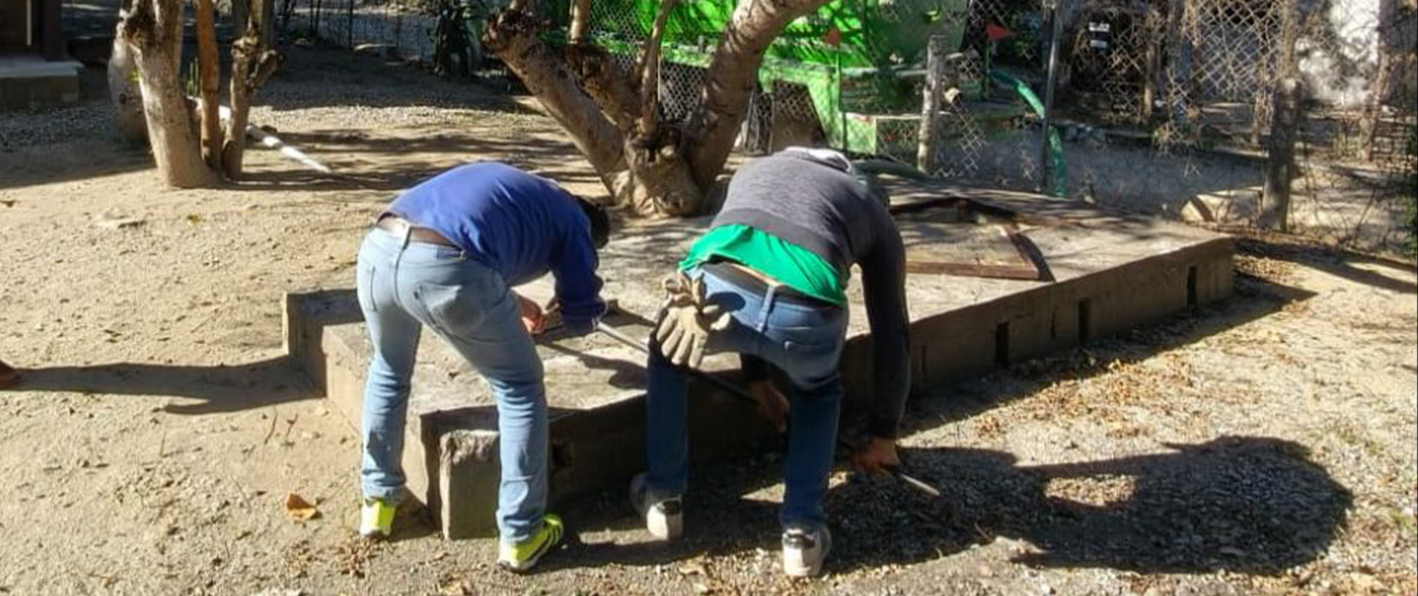 ATIENDEN PROBLEMA SANITARIO EN PRIMARIA DEL EJIDO GUSTAVO GARMENDIA TRAS MÁS DE UNA DÉCADA SIN MANTENIMIENTO