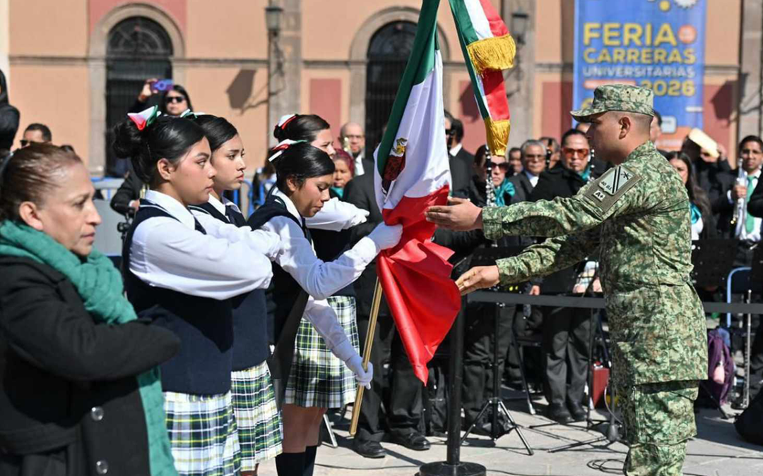 RICARDO GALLARDO LLAMA A HONRAR A LA PATRIA EN EL DÍA DE LA BANDERA