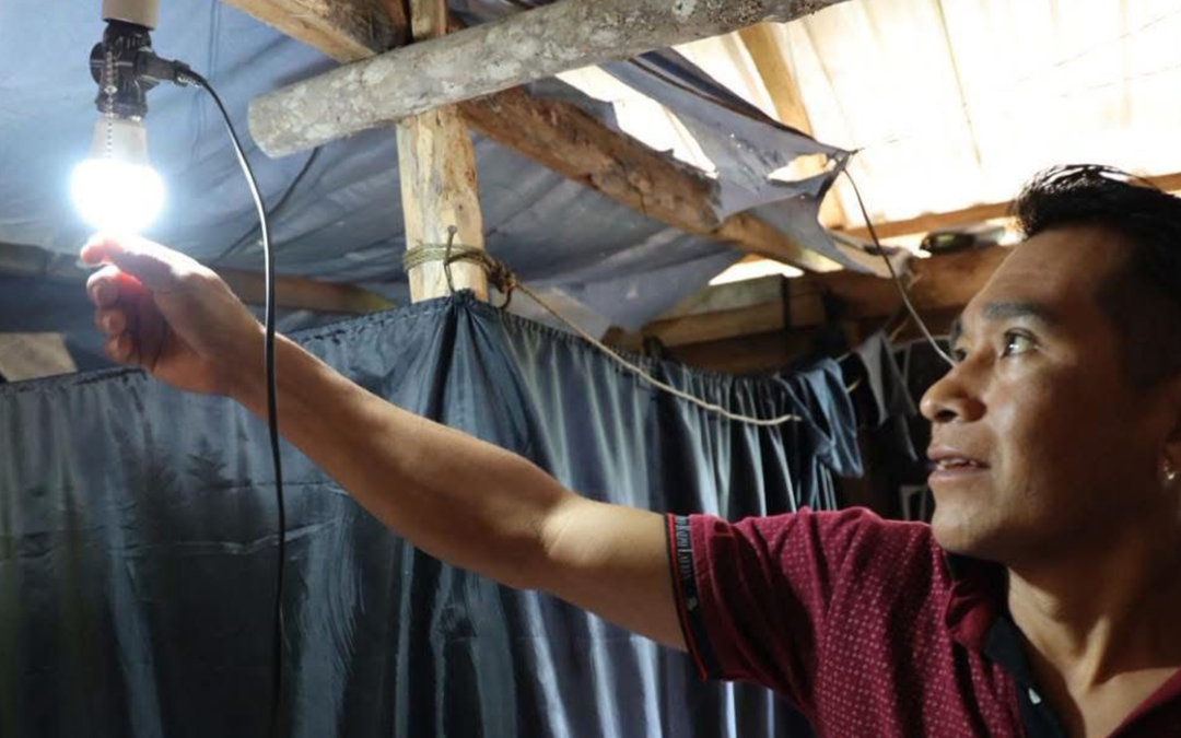 PANELES SOLARES TRANSFORMAN VIDA DE FAMILIAS EN LA SIERRA DE XILITLA