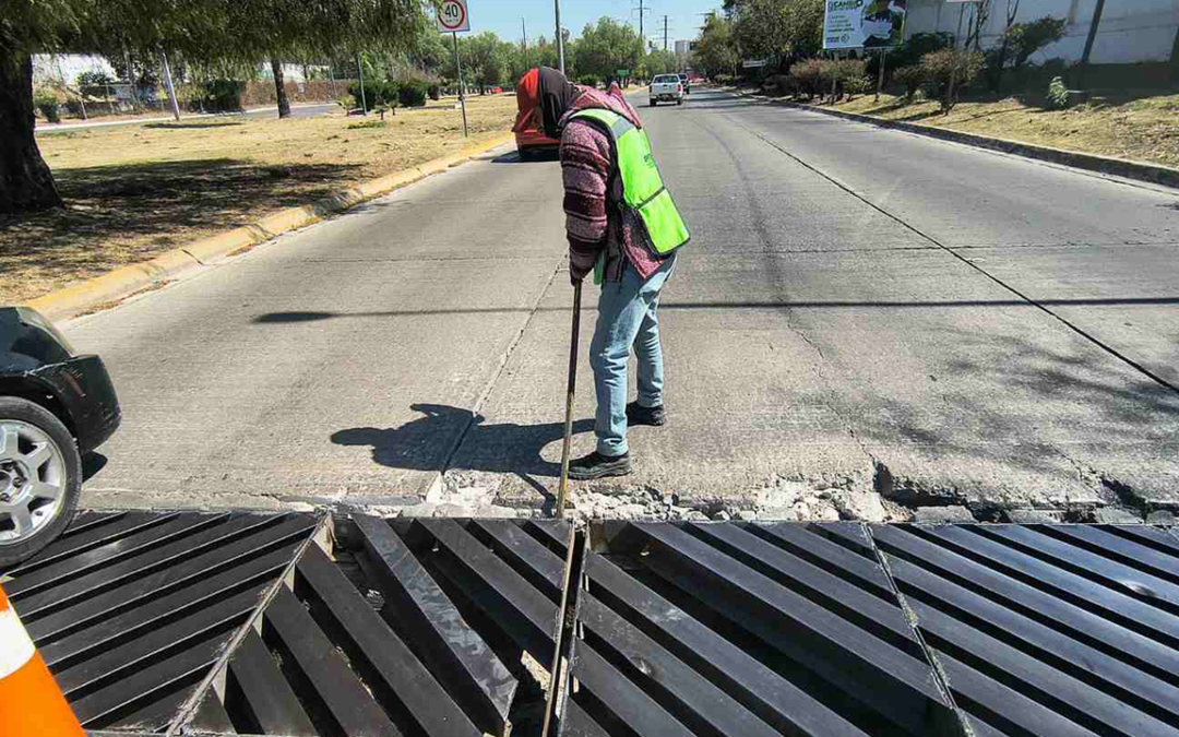 GOBIERNO ESTATAL ATIENDE REJILLA AVERIADA EN RÍO SANTIAGO