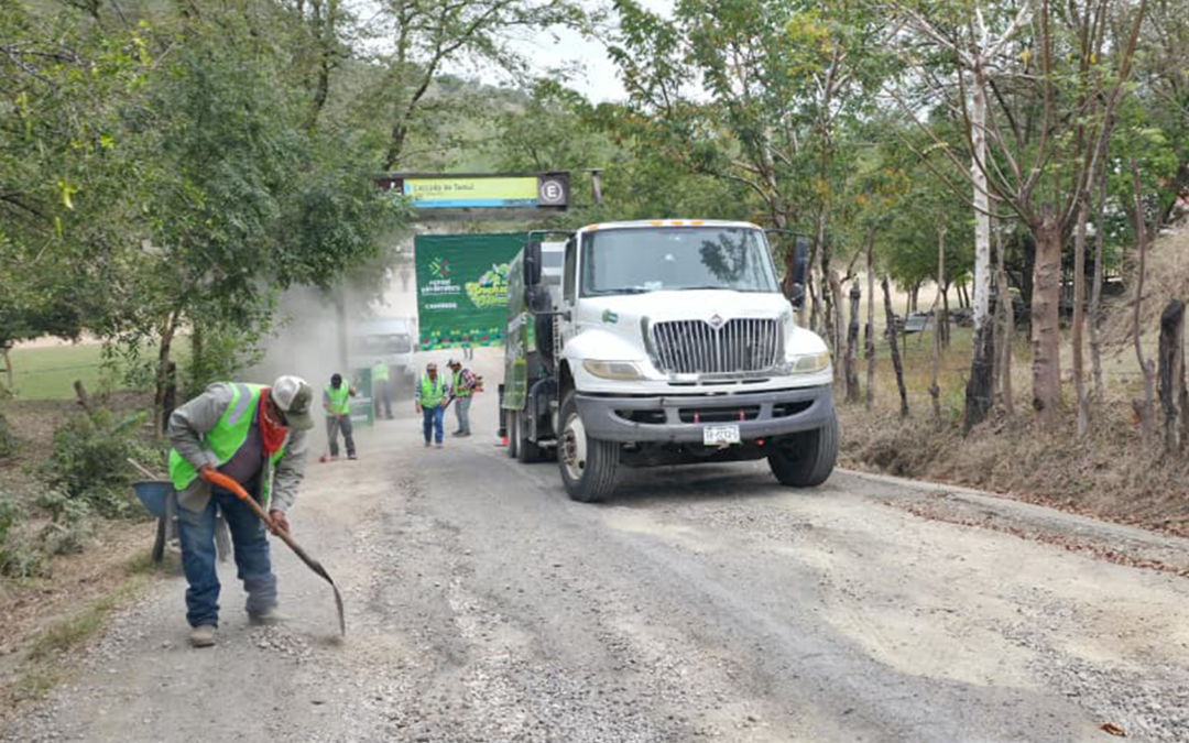 INICIAN TRABAJOS DE MEJORAMIENTO DE CAMINOS Y ESPACIOS PÚBLICOS EN AQUISMÓN