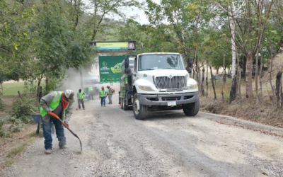 INICIAN TRABAJOS DE MEJORAMIENTO DE CAMINOS Y ESPACIOS PÚBLICOS EN AQUISMÓN
