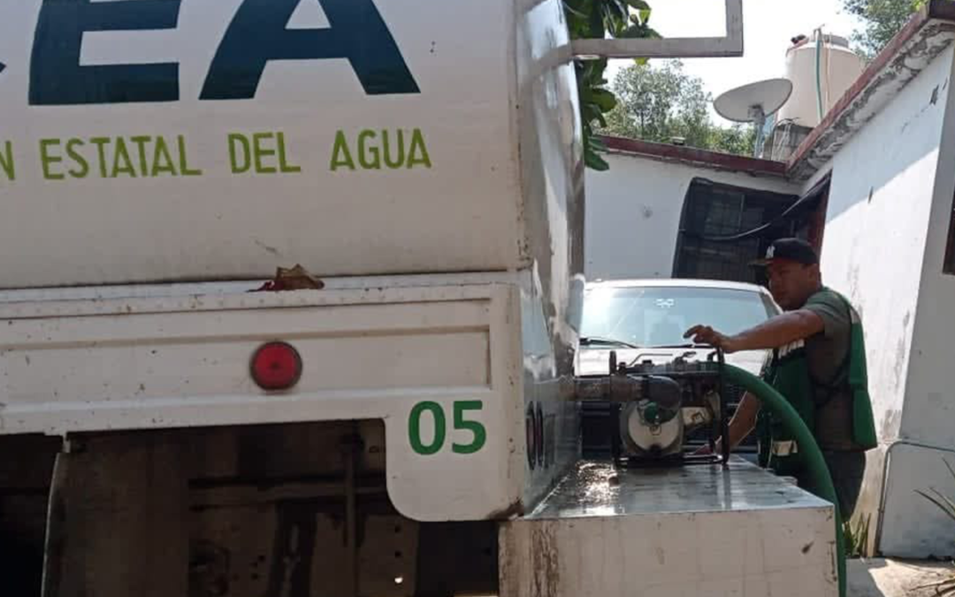 GOBIERNO DEL ESTADO ATIENDE CON PIPAS DE AGUA A HABITANTES DE SOLEDAD