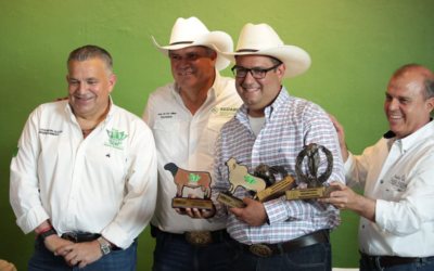 ENTREGAN RECONOCIMIENTOS A EXPOSITORES DE LA EXPO GANADERA DE LA FENAHUAP 2026