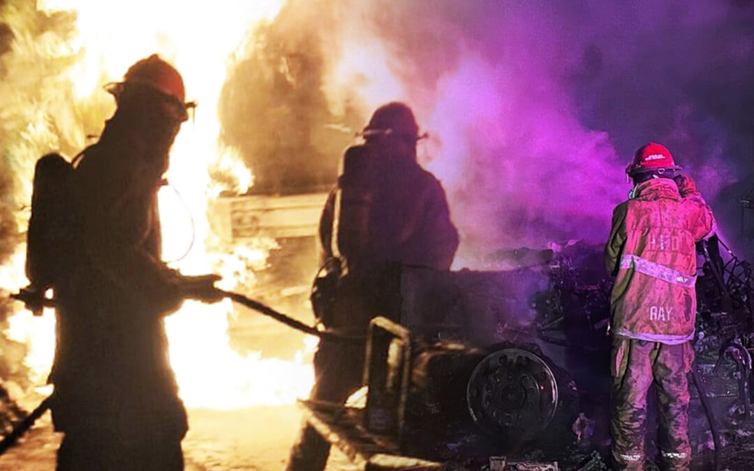 SEGUNDO INCENDIO EN UNA SEMANA CONSUME MAQUINARIA EN LA OBRA VIAL MÁS IMPORTANTE DE TAMUÍN