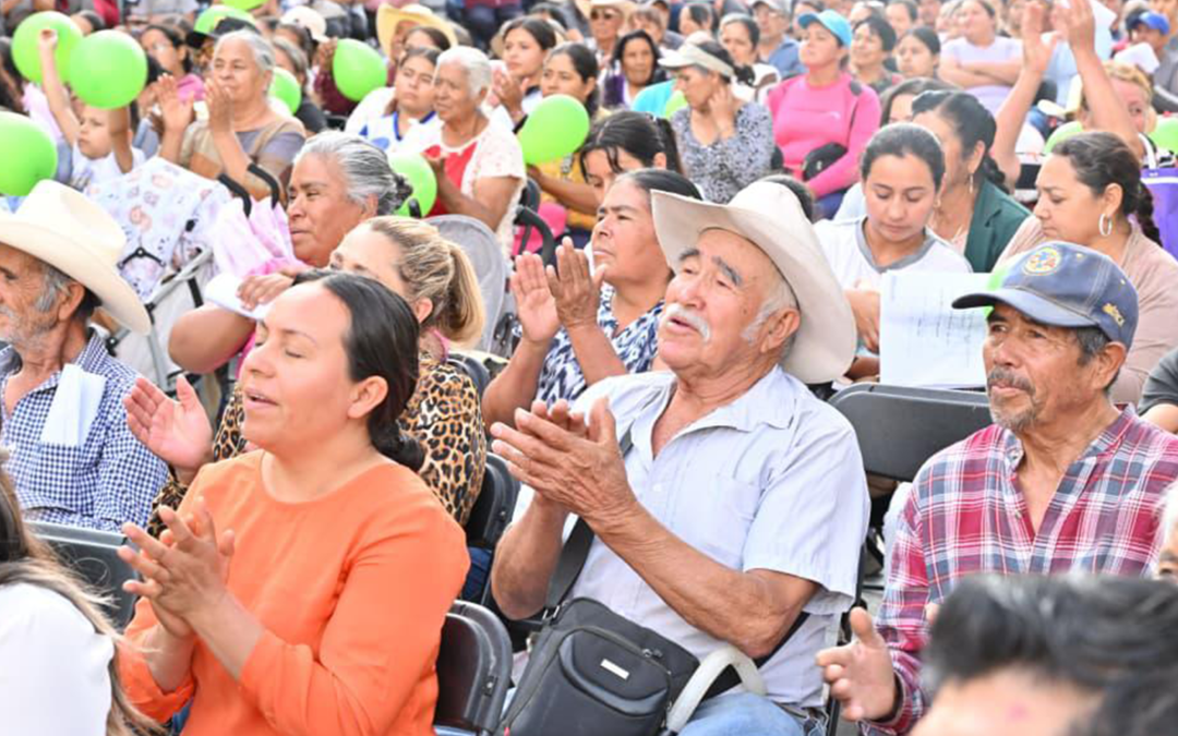ENTREGAN APOYOS SOCIALES EN VILLA DE ARRIAGA