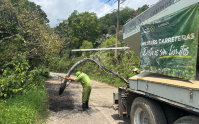 REALIZAN TRABAJOS DE CONSERVACIÓN EN EL CAMINO AXTLA-COXCATLÁN