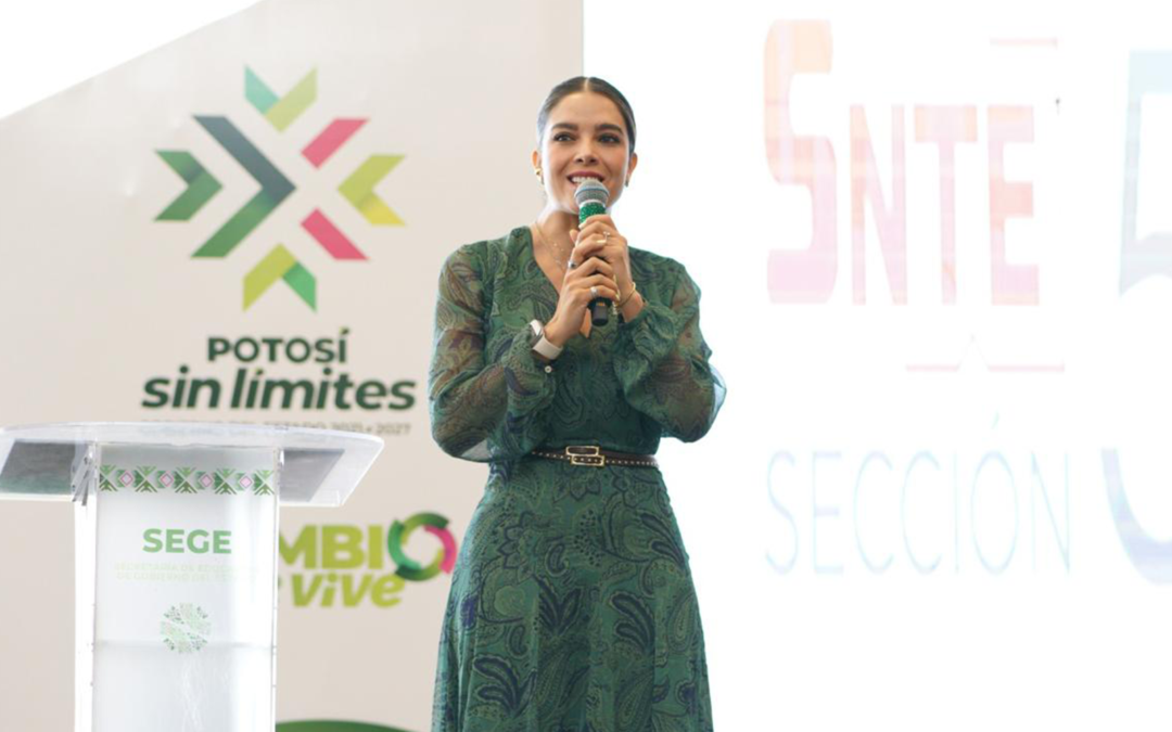 ENTREGAN PREMIOS Y RECONOCIMIENTOS A DOCENTES POTOSINOS