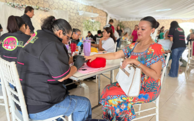 CD VALLES REALIZA JORNADA DE BELLEZA GRATUITA PARA MADRES