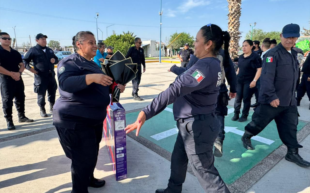 RECONOCEN 28 AÑOS DE SERVICIO DE TRABAJADORA EN CENTRO PENITENCIARIO