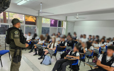 SOLEDAD REALIZA PLÁTICAS SOBRE RIESGOS DIGITALES EN ESCUELAS