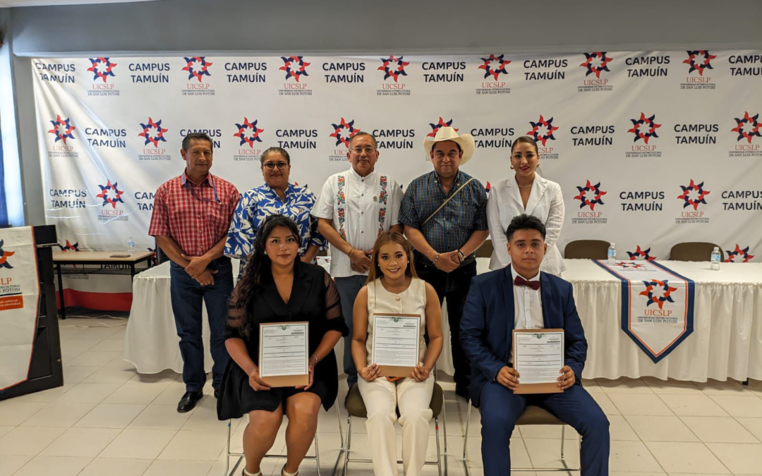 EGRESADOS RECIBEN TÍTULOS EN PROGRAMA DE TITULACIÓN GRATUITA EN TAMUÍN