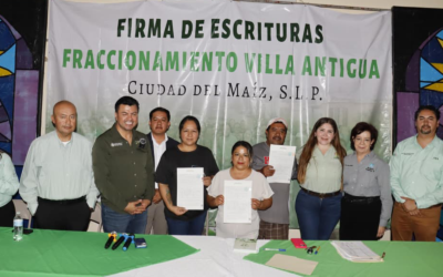 FIRMAN ESCRITURAS Y ANUNCIAN PROGRAMA DE VIVIENDA EN CIUDAD DEL MAÍZ