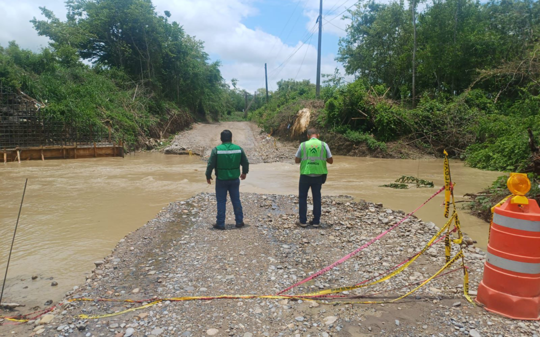 CIERRAN PASO EN PUENTE DEL EJE XOLOL-TAMUÍN POR CRECIENTE