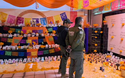 INSTALAN ALTARES MONUMENTALES EN CORPORACIONES DE SEGURIDAD DE SLP