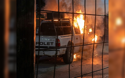 INCENDIO AFECTA CAMIONETA EN CIUDAD VALLES