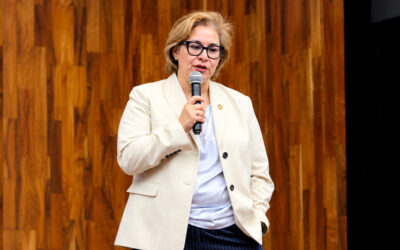 RENUNCIA SECRETARIA GENERAL DE DERECHO EN MEDIO DE CRISIS